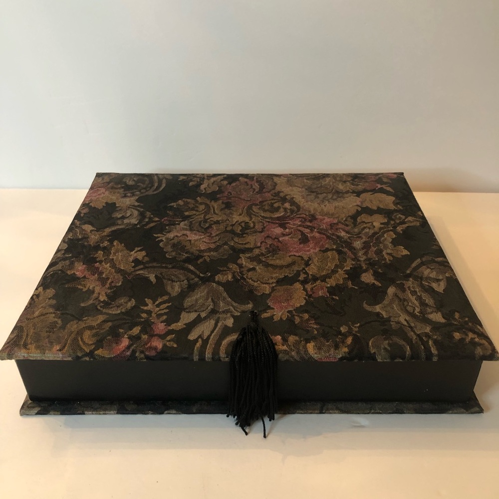 Decorative box floral print with a black tassel